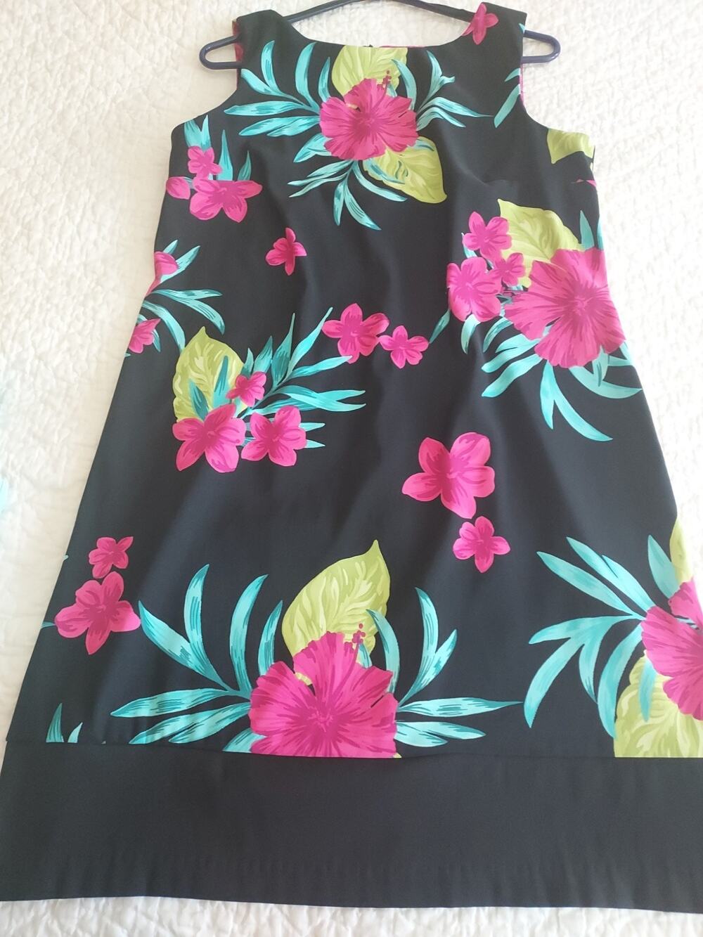 AGB Dress Size 14 Sleeveless Tropical Flower Dress zip back shift shape Black